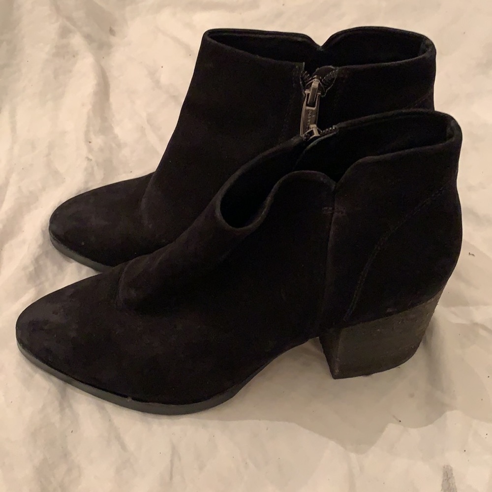 Vince Camuto Malika black suede zip up ankle boots booties shoes size 7.5 - Picture 3 of 10